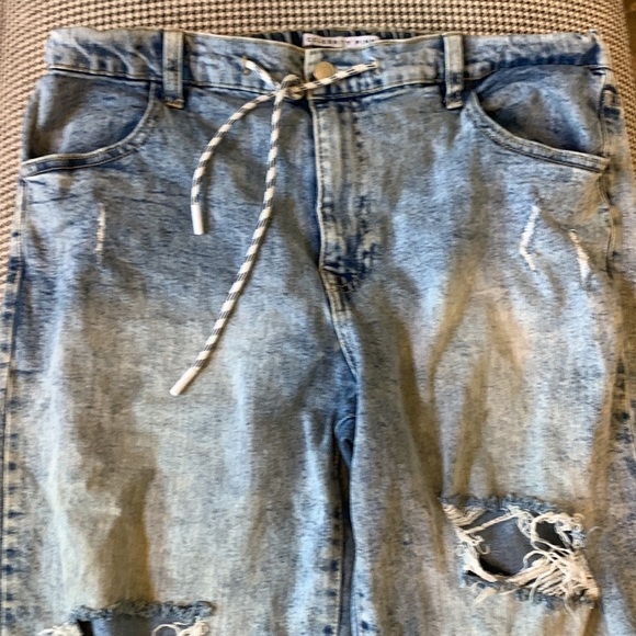 𝅺CELEBRITY Pink 100% cotton distressed light wash jeans size Large - Picture 1 of 11